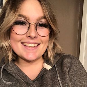 Meet your Posher, Abigail